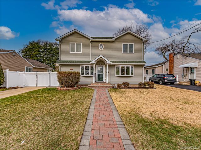 150 Park Lane, Massapequa, NY 11758