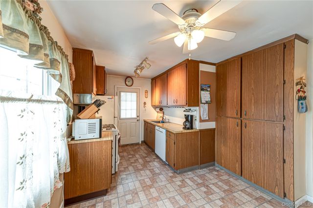 150 Park Lane, Massapequa, NY 11758