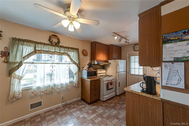 150 Park Lane, Massapequa, NY 11758
