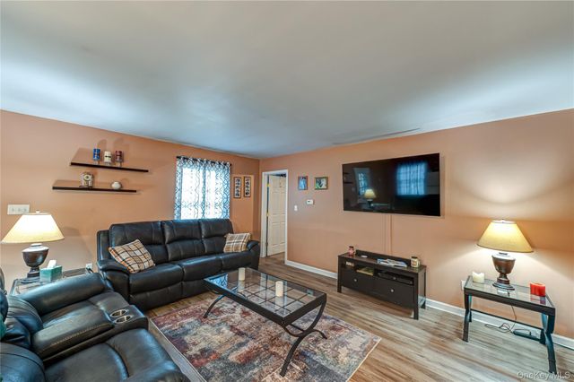 150 Park Lane, Massapequa, NY 11758