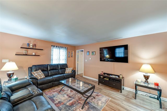 150 Park Lane, Massapequa, NY 11758