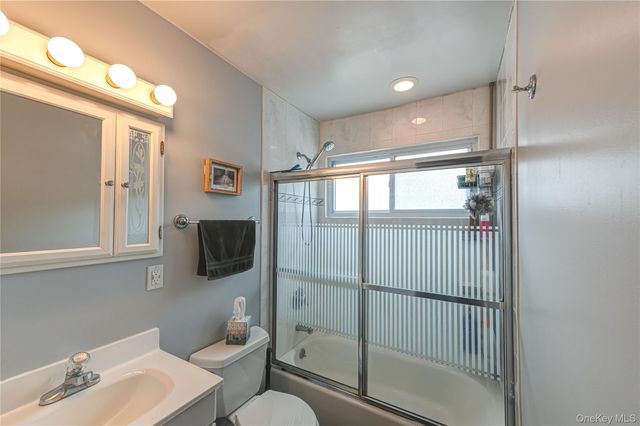 150 Park Lane, Massapequa, NY 11758