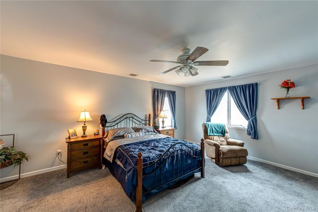 150 Park Lane, Massapequa, NY 11758