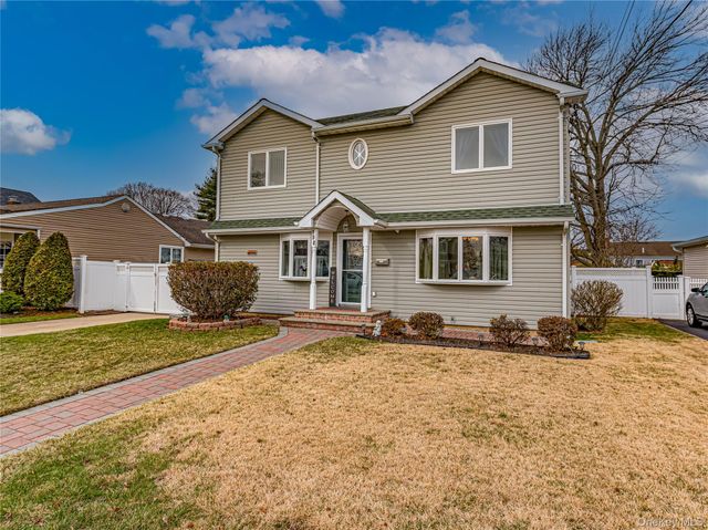 150 Park Lane, Massapequa, NY 11758