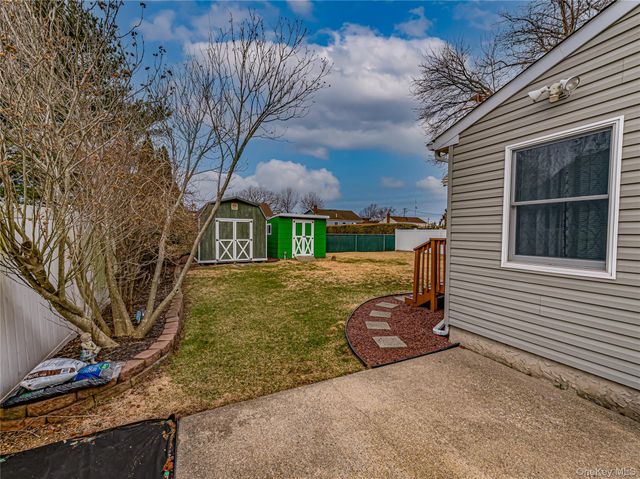 150 Park Lane, Massapequa, NY 11758