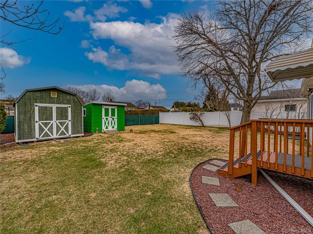 150 Park Lane, Massapequa, NY 11758