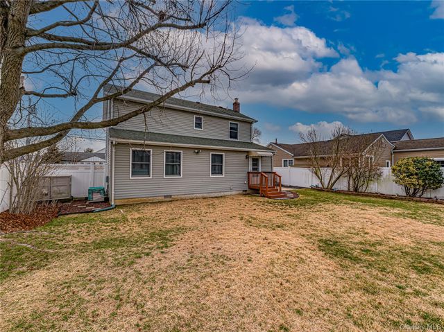 150 Park Lane, Massapequa, NY 11758