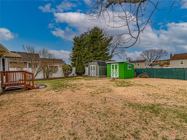 150 Park Lane, Massapequa, NY 11758