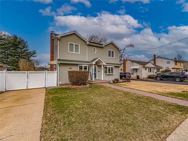 150 Park Lane, Massapequa, NY 11758