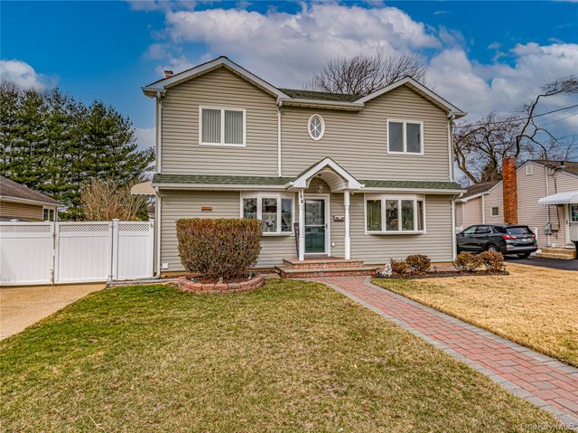 150 Park Lane, Massapequa, NY 11758