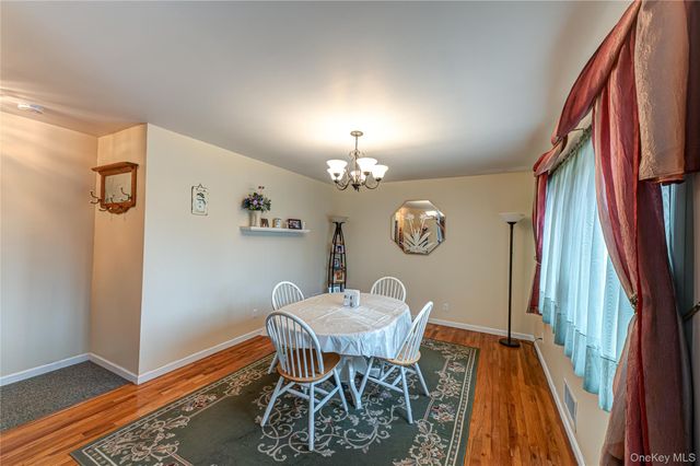 150 Park Lane, Massapequa, NY 11758