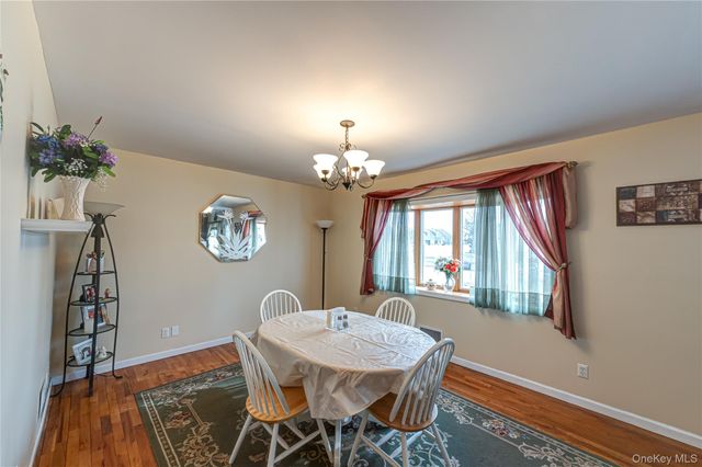 150 Park Lane, Massapequa, NY 11758
