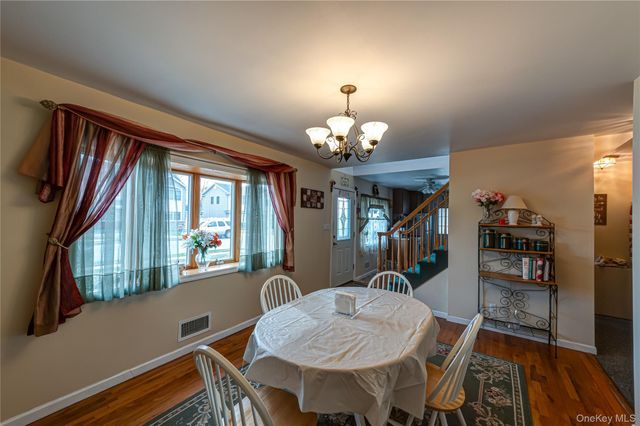 150 Park Lane, Massapequa, NY 11758