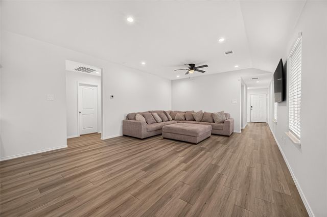 2074 Legacy Hills Drive, Houston, TX 77067