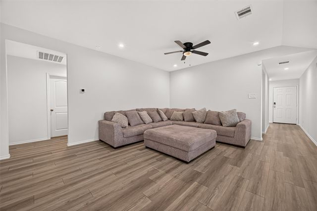 2074 Legacy Hills Drive, Houston, TX 77067