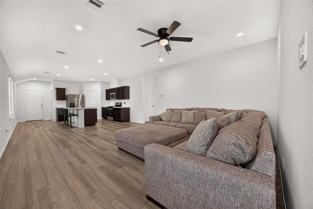 2074 Legacy Hills Drive, Houston, TX 77067