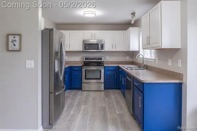 29516 Hunter Street, Trenton, MI 48183