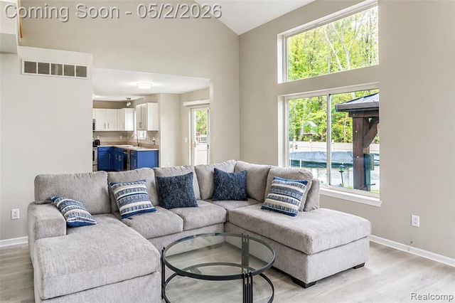 29516 Hunter Street, Trenton, MI 48183