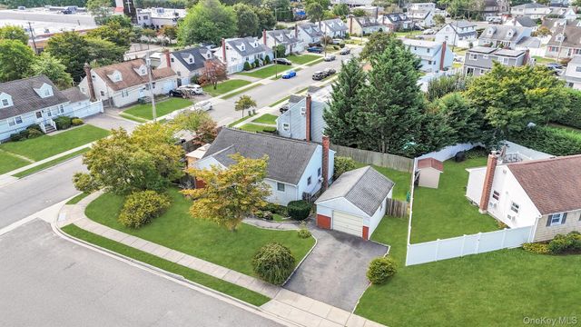 10 Layton Avenue, Hicksville, NY 11801