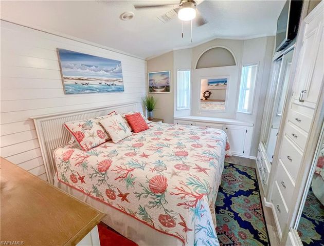 11019 Sunglow LN, Fort Myers, FL 33908