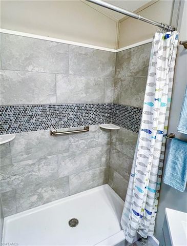 11019 Sunglow LN, Fort Myers, FL 33908