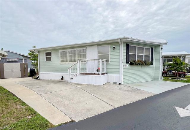 11019 Sunglow LN, Fort Myers, FL 33908