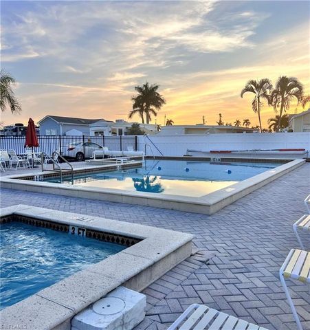 11019 Sunglow LN, Fort Myers, FL 33908