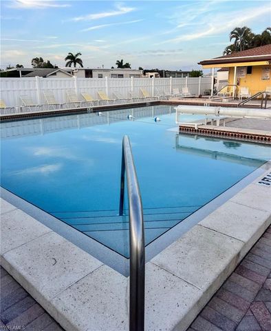 11019 Sunglow LN, Fort Myers, FL 33908