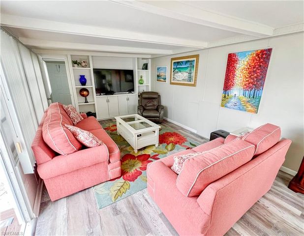 11019 Sunglow LN, Fort Myers, FL 33908