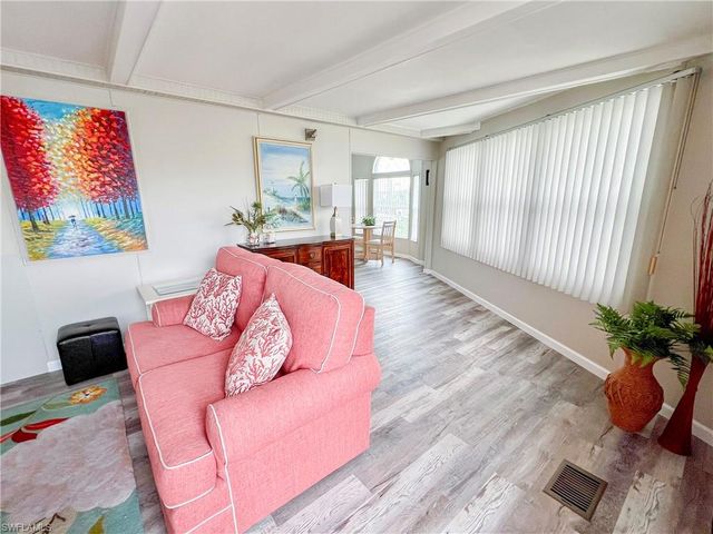 11019 Sunglow LN, Fort Myers, FL 33908