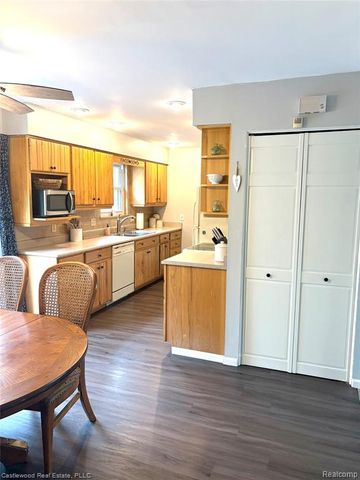 2430 Virginia Park Drive, Lapeer, MI 48446