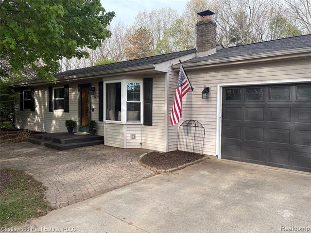 2430 Virginia Park Drive, Lapeer, MI 48446