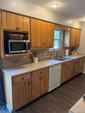 2430 Virginia Park Drive, Lapeer, MI 48446