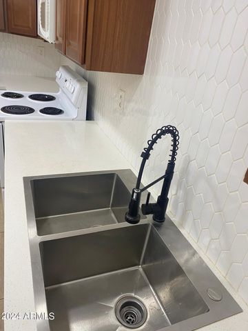 1613 W MOUNTAIN VIEW Road B, Phoenix, AZ 85021