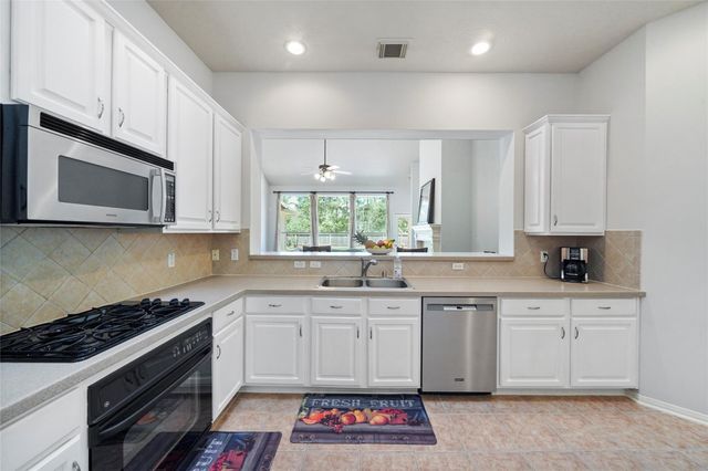 158 N Whistlers Bend Circle, The Woodlands, TX 77384