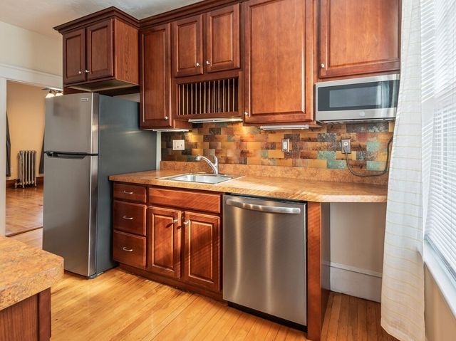 371 Chandler St 2, Worcester, MA 01602