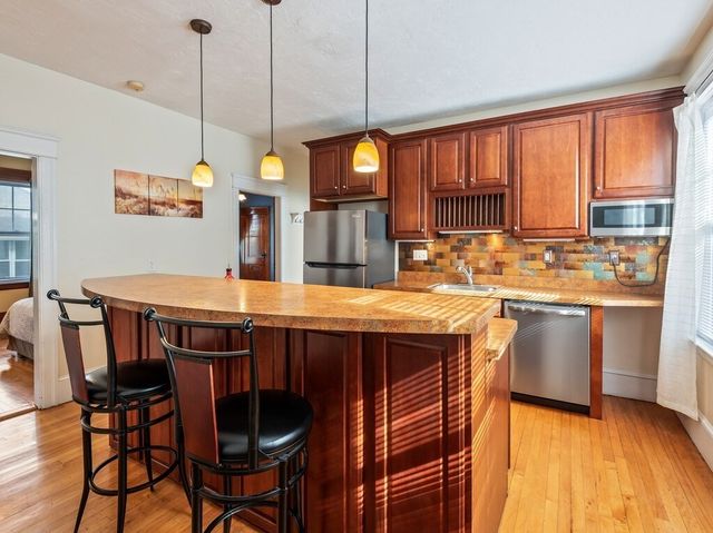 371 Chandler St 2, Worcester, MA 01602