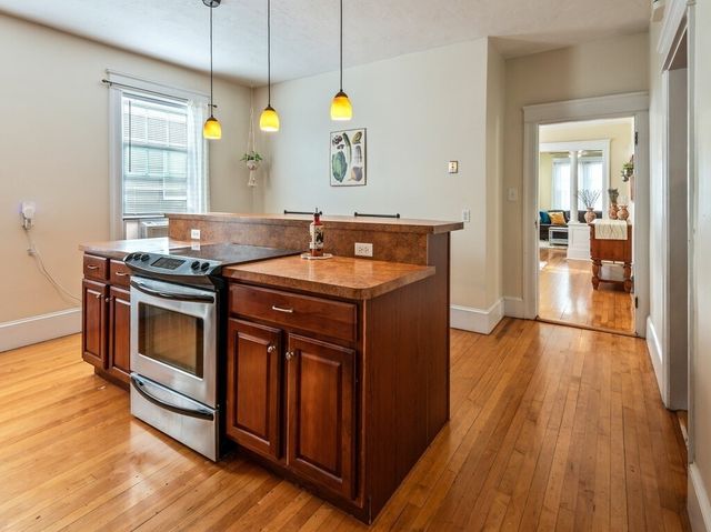 371 Chandler St 2, Worcester, MA 01602