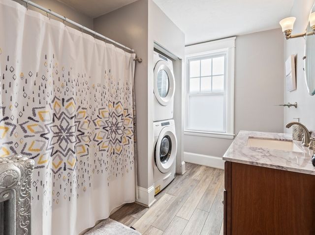 371 Chandler St 2, Worcester, MA 01602