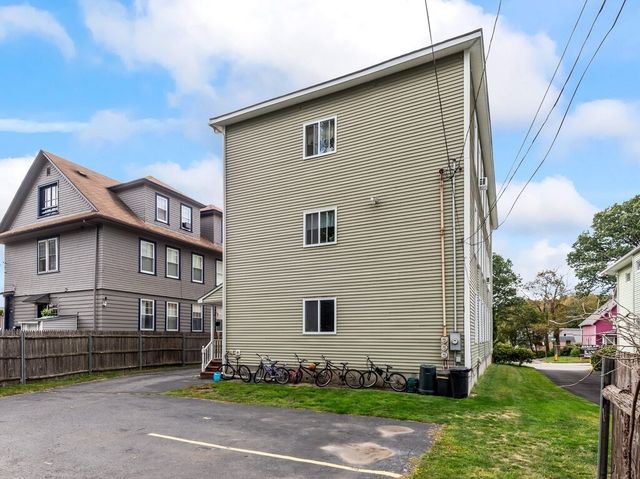 371 Chandler St 2, Worcester, MA 01602