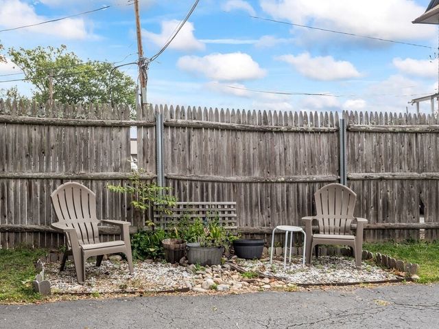 371 Chandler St 2, Worcester, MA 01602