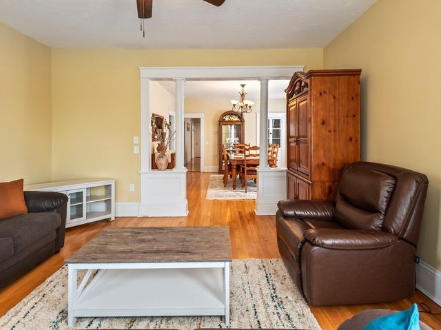 371 Chandler St 2, Worcester, MA 01602