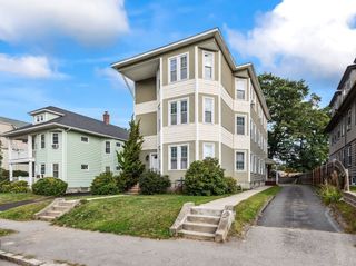 371 Chandler St 2, Worcester, MA 01602