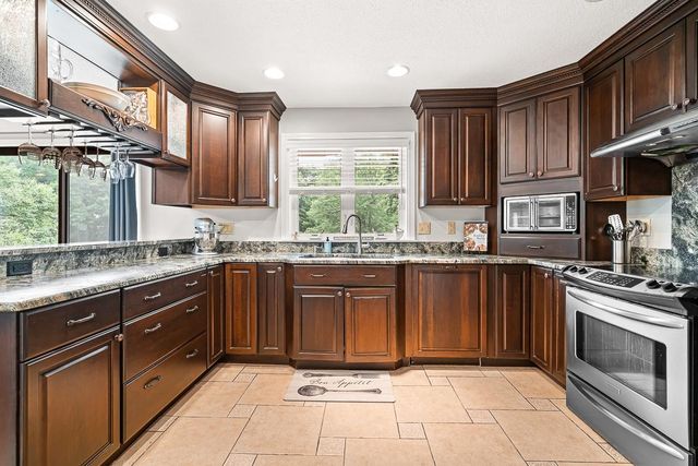 41 Aster Court, Nashua, NH 03062