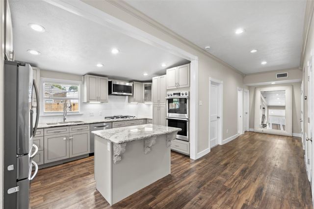 901 Melbourne Street, Houston, TX 77022