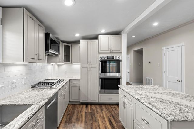 901 Melbourne Street, Houston, TX 77022