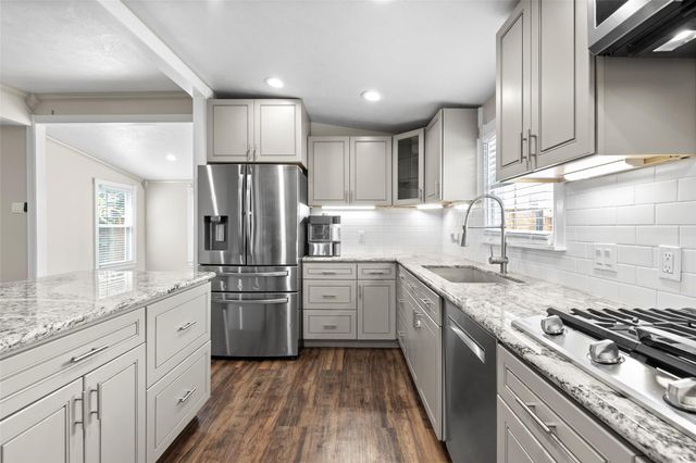 901 Melbourne Street, Houston, TX 77022