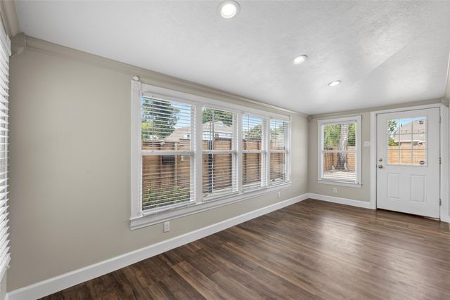 901 Melbourne Street, Houston, TX 77022