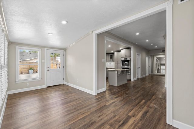 901 Melbourne Street, Houston, TX 77022