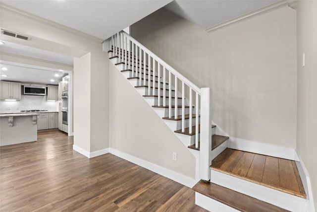 901 Melbourne Street, Houston, TX 77022